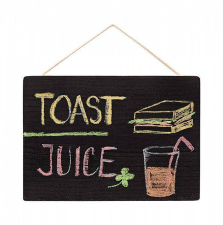 Drewniana kuchnia ogrodowa z kranem