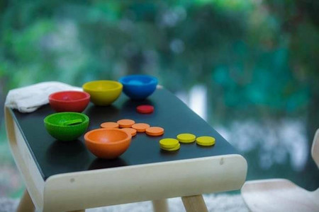 Sortuj i licz kolorowe żetony | Plan Toys®