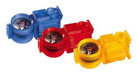 Przyrząd optyczny z kompasem