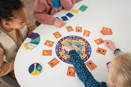 BS Toys, drewniana gra obserwacyjna ze spinerem Kolacja