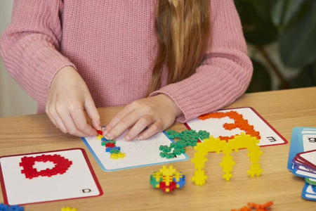 Plus-Plus, Mini Mix 2000 szt. ABC 123 - 4 płytki , 80 zadań kart pracy Learn to build