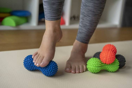 Jeżyk "Duoball" do masażu i rehabilitacji czerwony