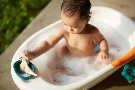 Żaglówka z niedźwiedziem polarnym