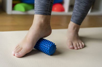 Wałek prosty do masażu i rehabilitacji niebieski