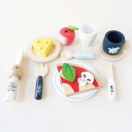 Drewniany zestaw obiadowy, akcesoria kuchenne dla dzieci zabawka Le Toy Van