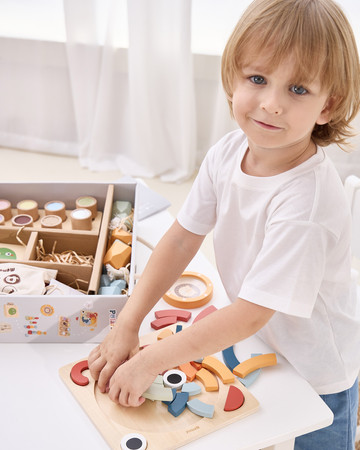 VIGA Zestaw Zabawek Edukacyjnych "Free Spirits" Pudełko Box od 36 miesiąca