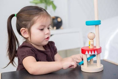 Skaczący akrobata Plan Toys