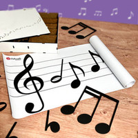 Muzyczny kuferek - drewniane nuty i mata z pięciolinią