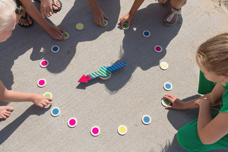 BS Toys, drewniana gra zręcznościowa XXL Strzała kolorów i zadań