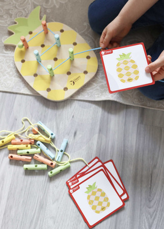 CLASSIC WORLD Drewniana Nawlekanka Ananas Kołeczki 21el.