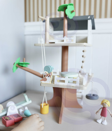 CLASSIC WORLD Drewniany Domek na Drzewie dla Lalek 31 el.