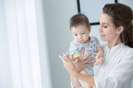 Pastelowa grzechotka klucze Plan Toys