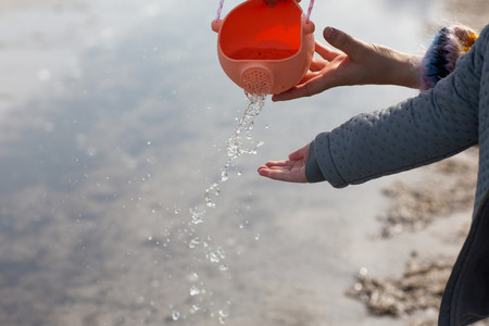 Silikonowe Wiaderko Konewka Scrunch - Szałwiowy