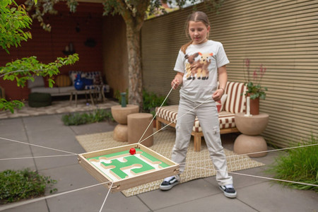 Buiten Speel, Gra labirynt koordynacja i współpraca