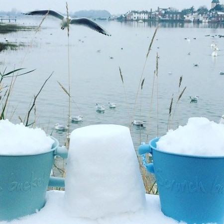 Składane wiaderko do wody i piasku Scrunch Bucket - Ciemny szary