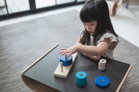 Niebieska układanka - drewniany sorter