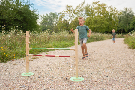 BS Toys, Drewniana gra sportowa Skok przez płotki limbo