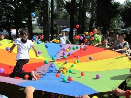 Tęczowa profesjonalna Chusta Animacyjna Akson 4,5m 36 uchwytów