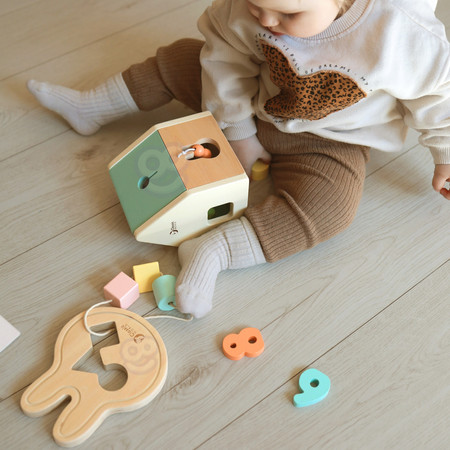 CLASSIC WORLD Pastelowy Zestaw dla Niemowląt Box Pierwsze Zabawki do Nauki od 6 do 12 miesiąca