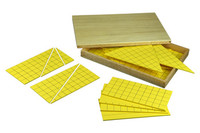 Moyo Montessori | Żółte trójkąty przedstawiające powierzchnię MAT0518