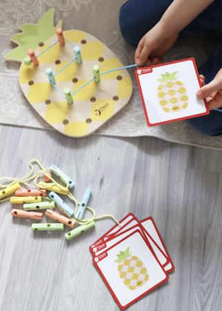 CLASSIC WORLD Drewniana Nawlekanka Ananas Kołeczki 21el.