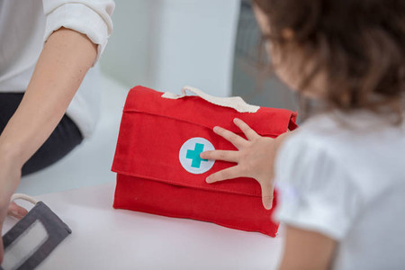 Drewniany zestaw małego lekarza, Plan Toys 3451