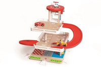 Scrtach,  Garaż drewniany z windą i ze zjeżdżalnią