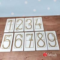 Drewniane tabliczki z cyframi do nauki pisania po śladzie