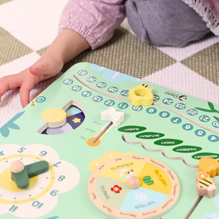 CLASSIC WORLD Drewniana Tablica edukacyjna "Mój pierwszy kalendarz i zegar" EN