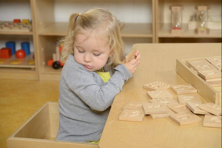 Zabawka Sensoryczna Rozpoznaj Dotykiem Literki Cyfry Kształty Masterkidz