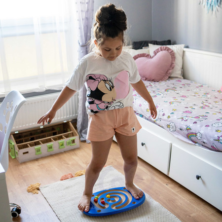 Balansujący dysk z kulkami - równoważnia