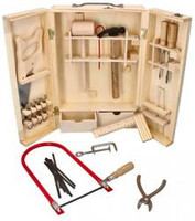 Drewniana walizka z półprofesjonalnymi narzędziami dla dziecka