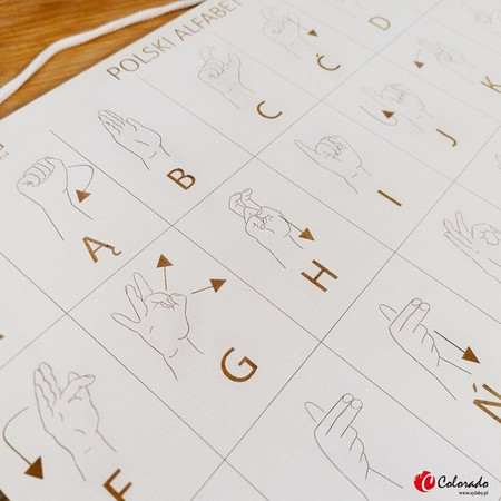 Drewniana tabliczka z polskim alfabetem migowym do zawieszenia