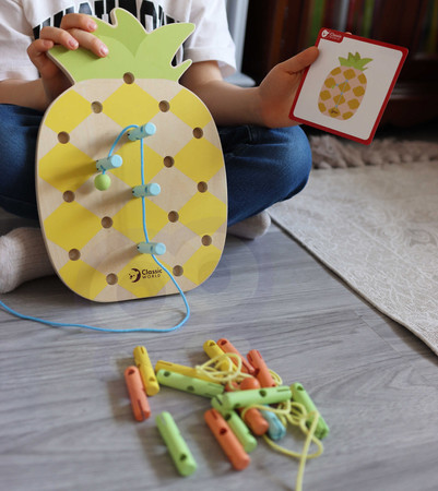 CLASSIC WORLD Drewniana Nawlekanka Ananas Kołeczki 21el.