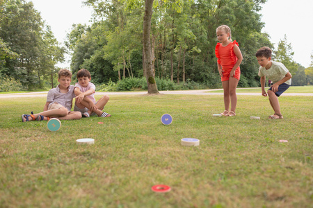 BS Toys,  Drewniana gra zręcznościowa Turlaj krążki