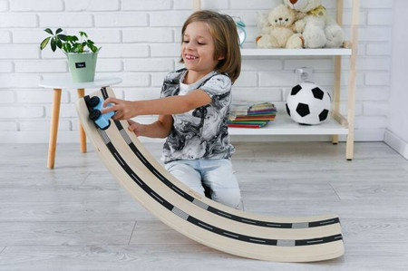 Balansująca deska półksiężyc z autkiem i naklejaną drogą - do 80kg