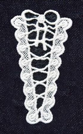Naprasowanka koronkowa Sznurowanie