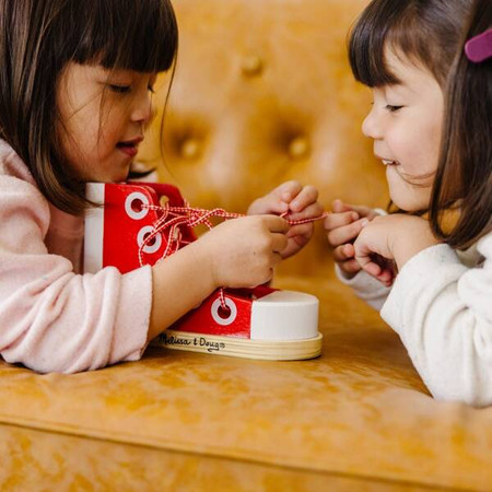 Duży drewniany but do nauki sznurowania Melissa & Doug