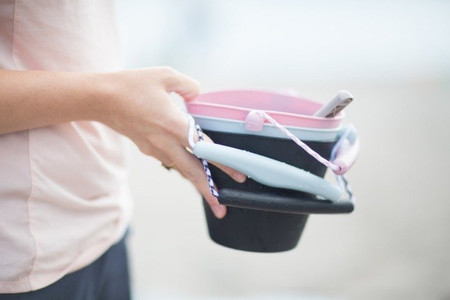 Składane wiaderko do wody i piasku Scrunch Bucket - Ciemny szary