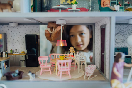 Domek dla lalek, zabawka dla dzieci, zabawa lalkami, odgrywanie ról, Lundby