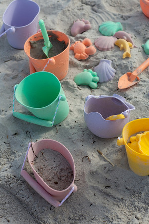 Składane wiaderko do wody i piasku Scrunch Bucket - Szałwiowy