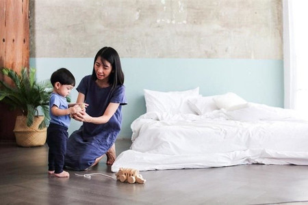 Tańczący aligator do ciągnięcia - drewno naturalne