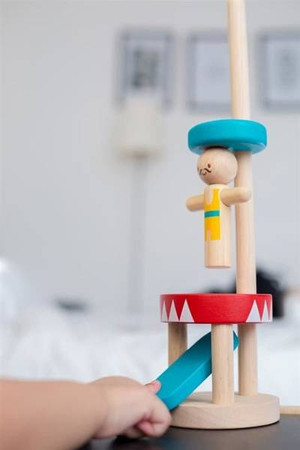 Skaczący akrobata Plan Toys