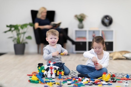 Plus-Plus, Midi Basic - 70 szt walizka metal + książeczka