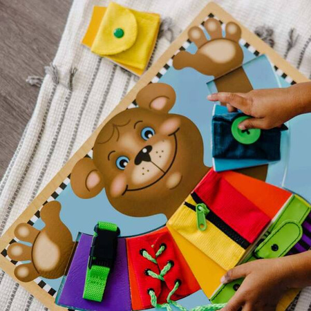 Tablica umiejętności tablica motoryczna z zamkami Miś Melissa and Doug 13784