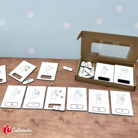 Drewniana układanka z polskim alfabetem migowym