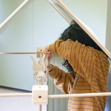 Zestaw 4 drewnianych klipsów Trigonos