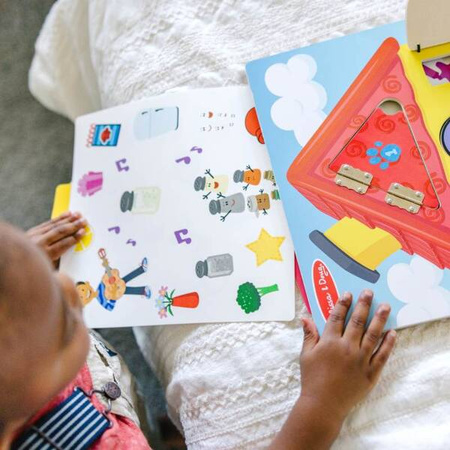 Drewniana tablica aktywności z okienkami Domek Melissa & Doug