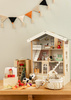 Classic World Duży Drewniany Domek dla Lalek 2 Figurki NATURALNE DREWNO 28 el.