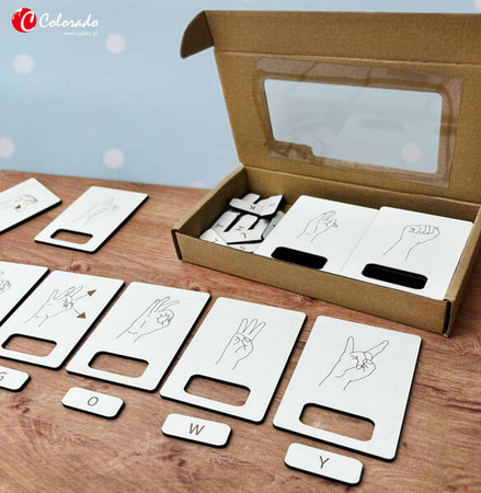 Drewniana układanka z polskim alfabetem migowym